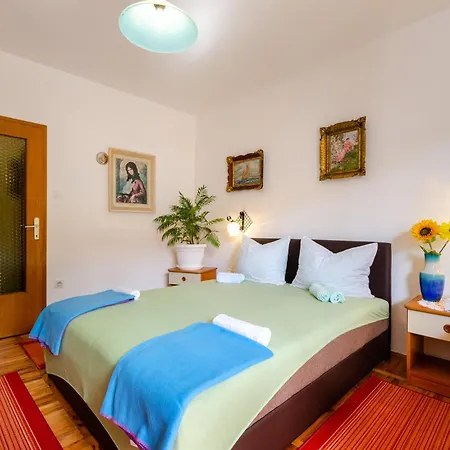 Apartament Omercic *