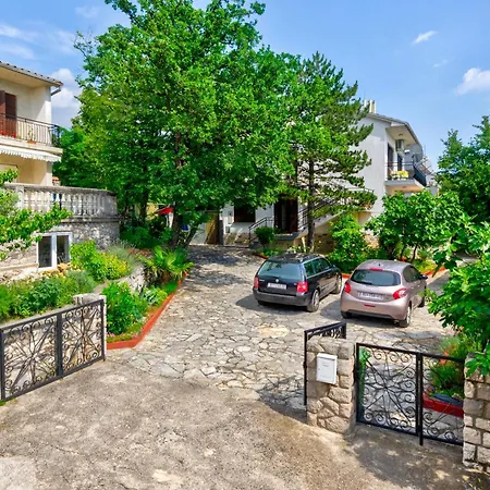 Omercic Apartment