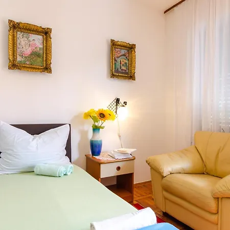 Omercic Apartment