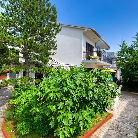 Omercic Apartment *